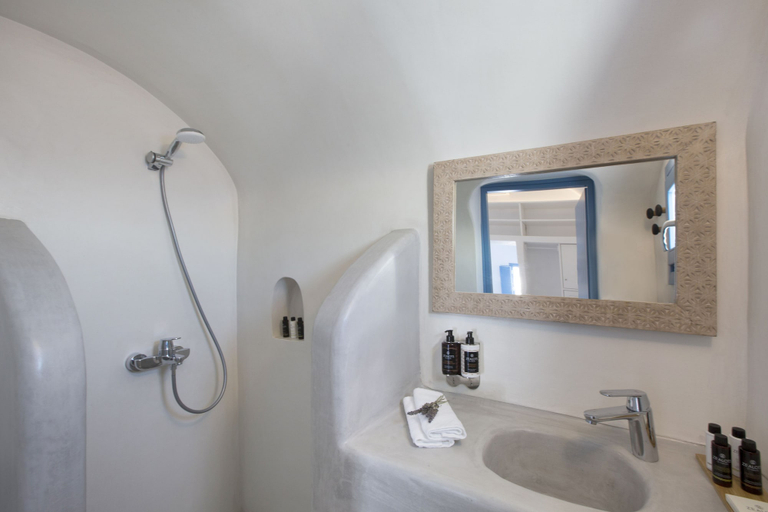 Bathroom 4, Akrotiri Cove, South Aegean