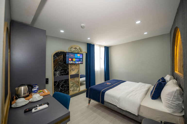 Bedroom 3, California Hotel, Fatih