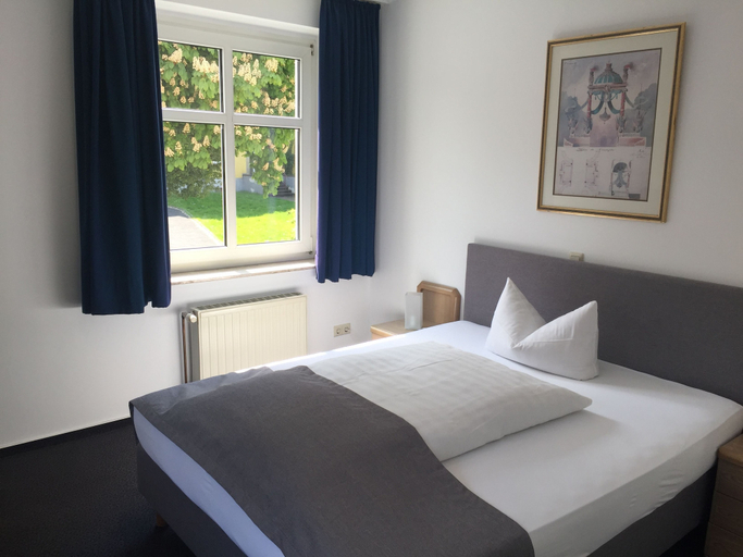 Bedroom 4, Hotel Gruner Baum, Hamm