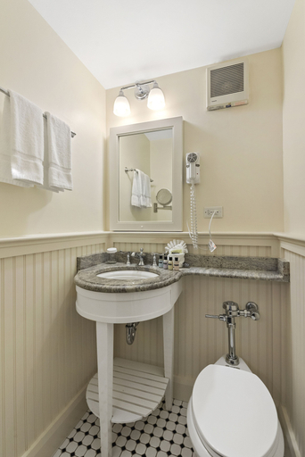 Bathroom 5, Hawthorne Hotel, Essex