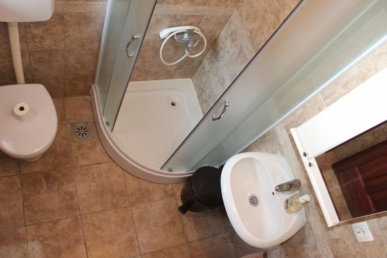 Bathroom 3, Apartments Bordo