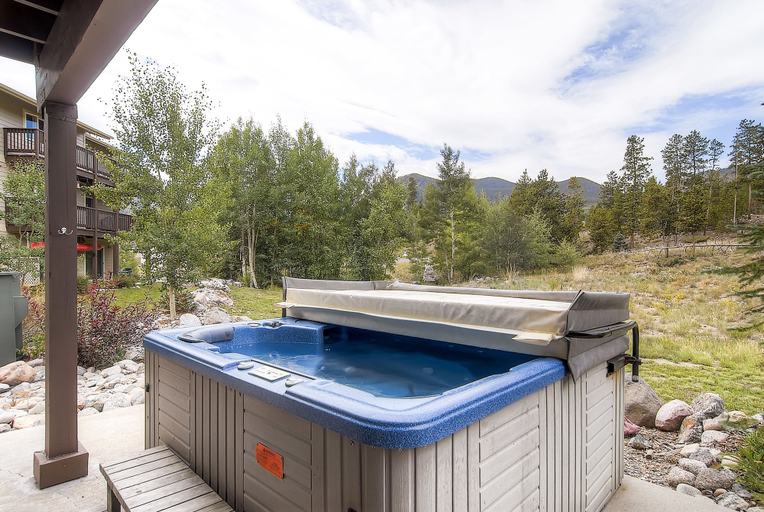 Sport & Beauty, The Pointe Town Homes by CRMR, Summit