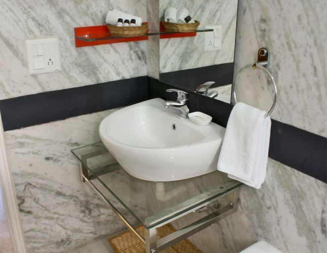 Bathroom 4, Colonels Retreat, Delhi