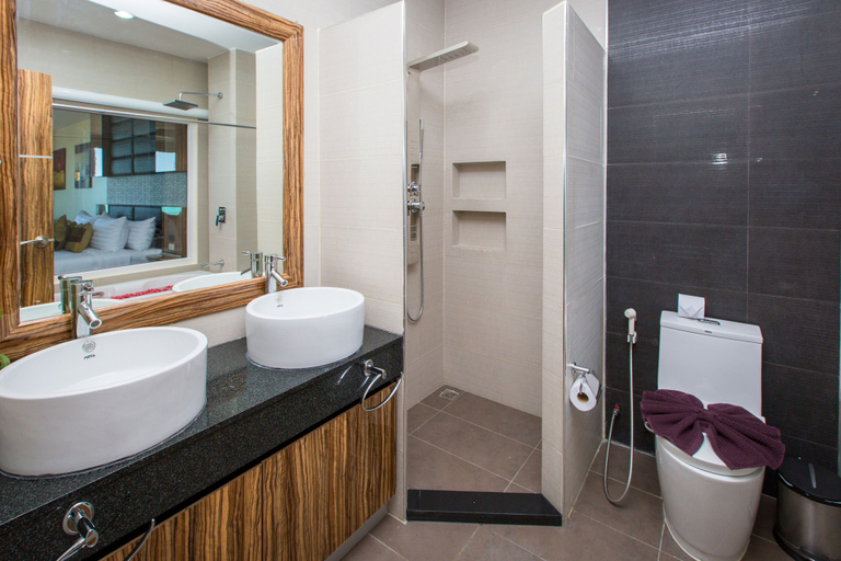 Bathroom 5, Royal Beach Boutique Resort & Spa (SHA Extra+), Ko Samui