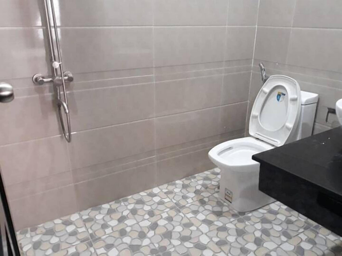Bathroom 4, Moon Hotel, Phan Thiết