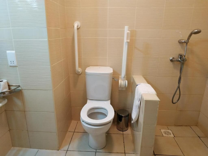 Bathroom 4, LIA Hotel & Training Centre, Langata