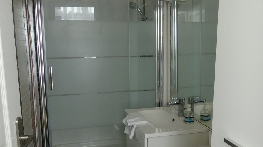 Bathroom 4, Nationale AppartHotel, Nord