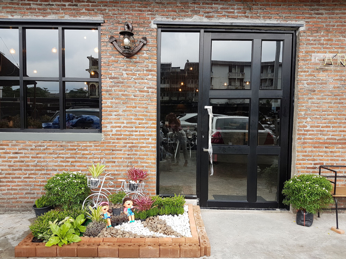 Exterior & Views 11