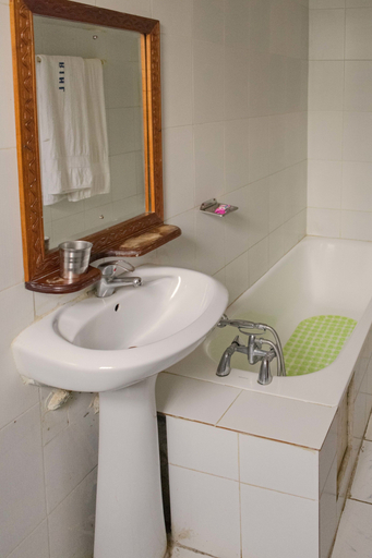 Bathroom 3, Rwenzori International Hotel, Busongora