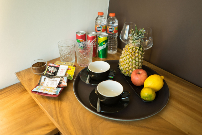 Food & Drinks 18