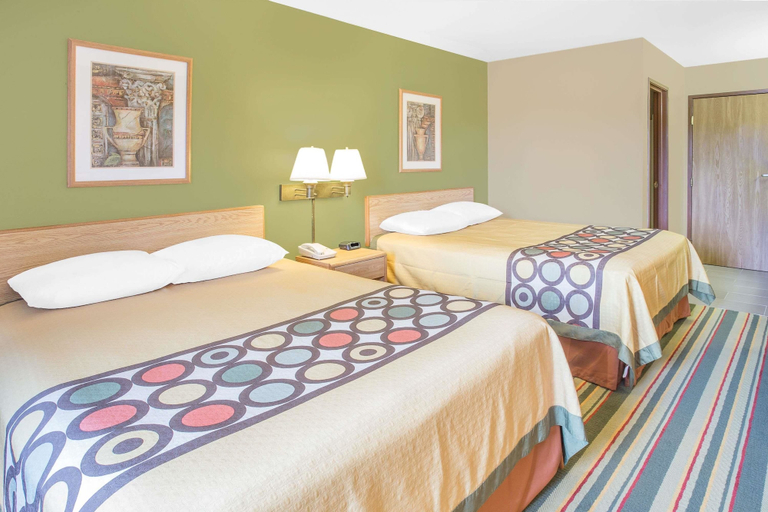 Bedroom 3, Super 8 by Wyndham East Moline, Rock Island
