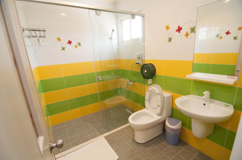 Bathroom 3, Mengqi Hostel, Penghu