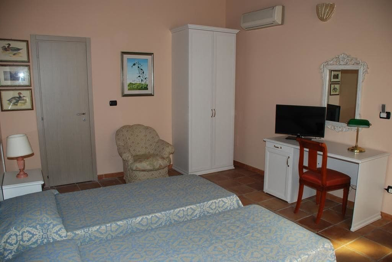 Bedroom 3, B&B Via Roma 9, Sassari