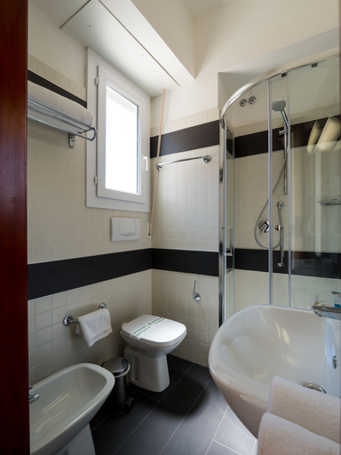 Bathroom 4, Hotel Metropol, Ancona