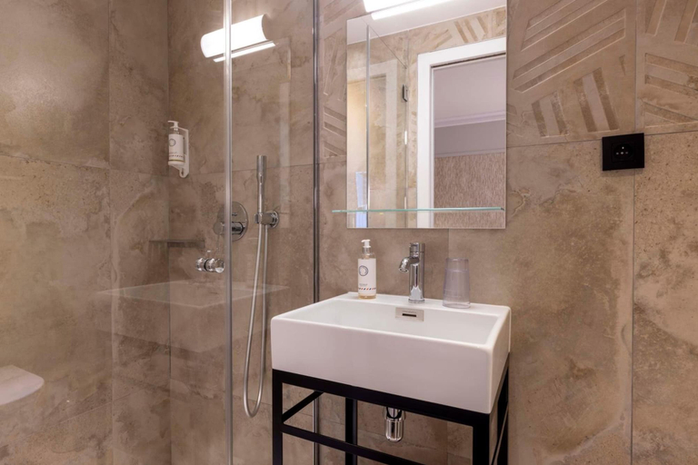 Bathroom 5, Grand Hotel Leveque, Paris
