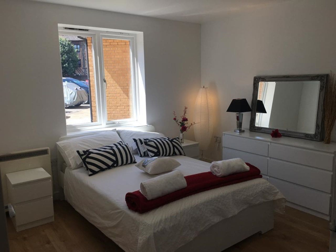 Bedroom 3, 2 Bed Flat, Dedicated Workspace, Parking, 4KTV, London