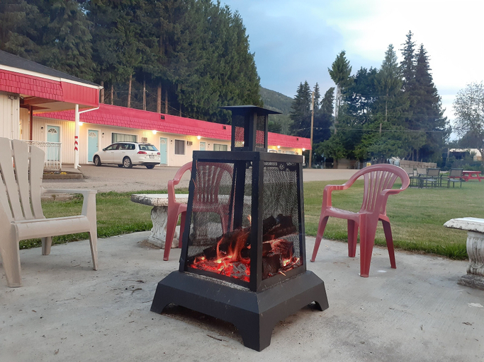 Exterior & Views 3, Motel Happy Salmon, Columbia-Shuswap