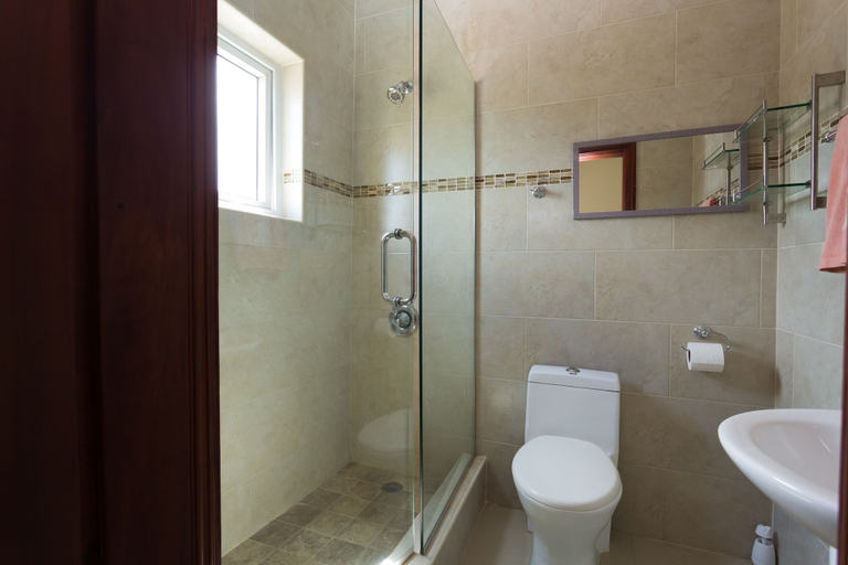 Bathroom 3, New Kingston Guest Apartment at Inglaterra I