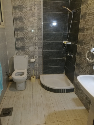 Bathroom 5, Queen Hostel, Al-Ghurdaqah