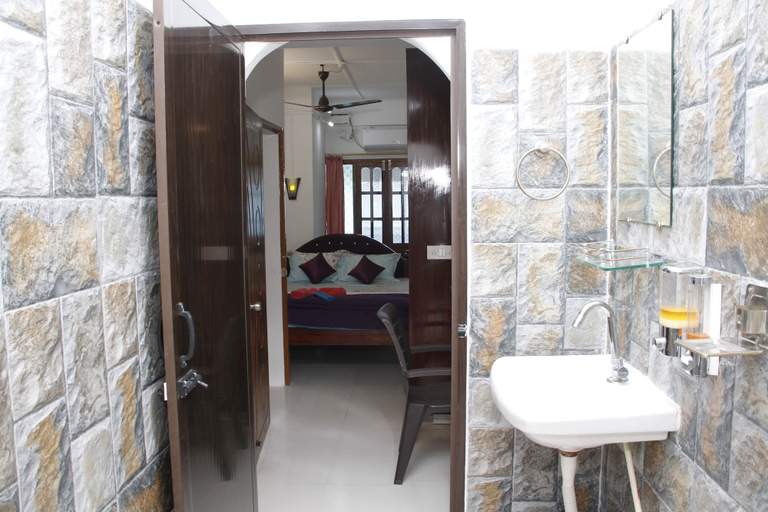 Bathroom 4, Ratnoop Inn-enjoy the classic stay, South Andaman