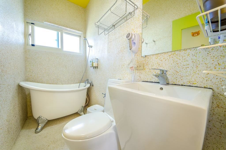 Bathroom 3, Sunshine House, Yilan