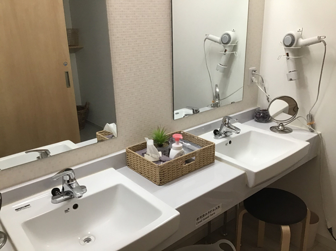Bathroom 5, Itoshima guesthouse & backpackers TOMO - Hostel, Maebaru