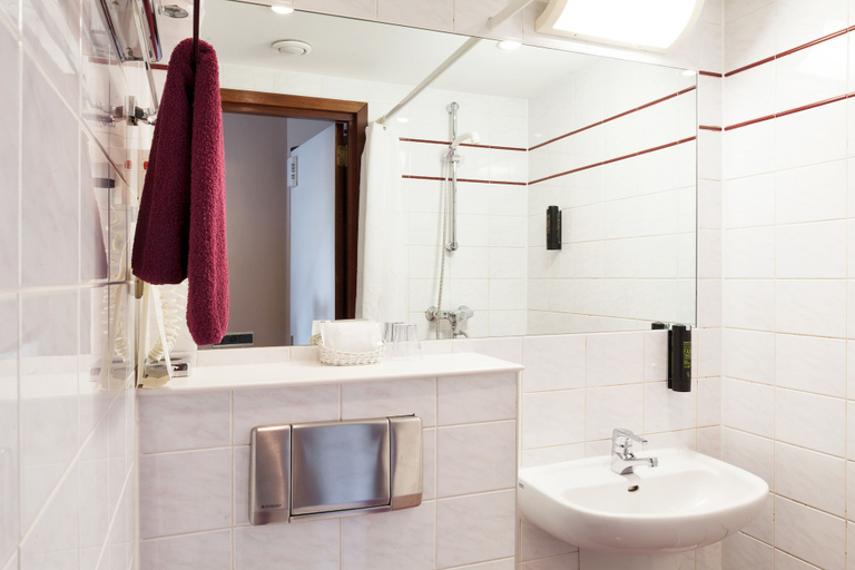 Bathroom 4, The Neighbours Magnolia, Amsterdam