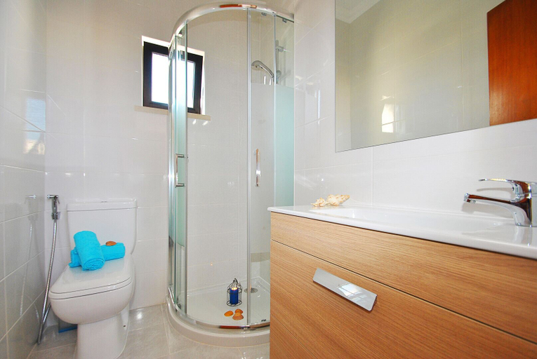 Bathroom 4, Villa Martinique, Albufeira