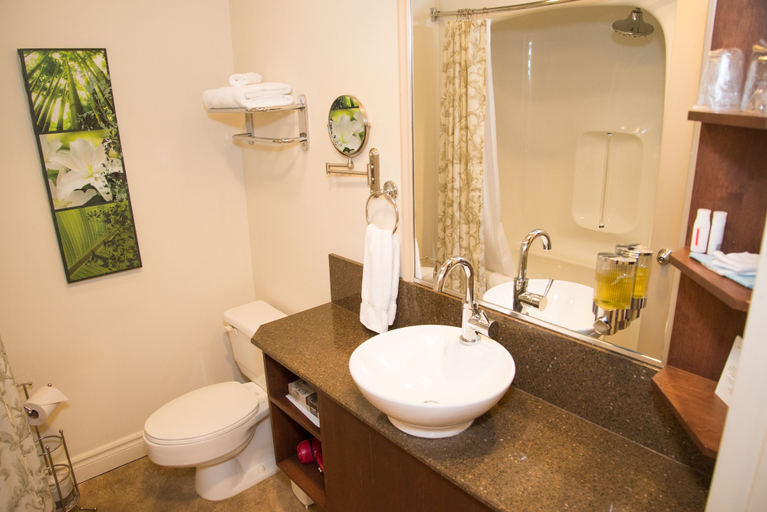 Bathroom 4, Days Inn by Wyndham Berthierville, D'Autray