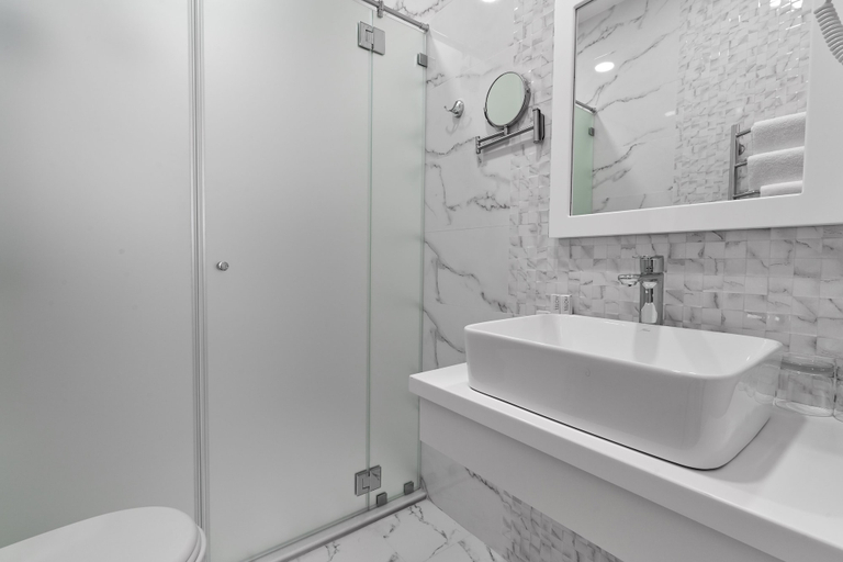 Bathroom 3, Arium Hotel, Northern