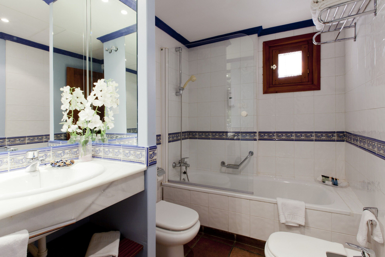 Bathroom 5, Hotel Casona de la Reyna, Toledo