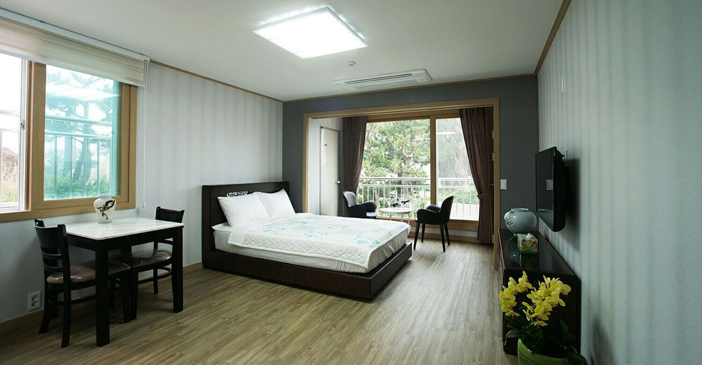 Bedroom 2, Jeju Badagreen Pension, Jeju