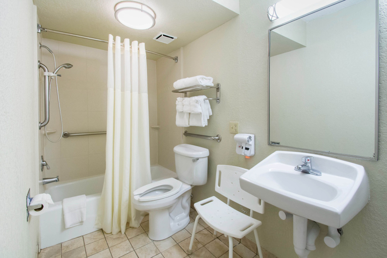 Bathroom 4, Quality Inn Daytona Speedway I-95, Volusia