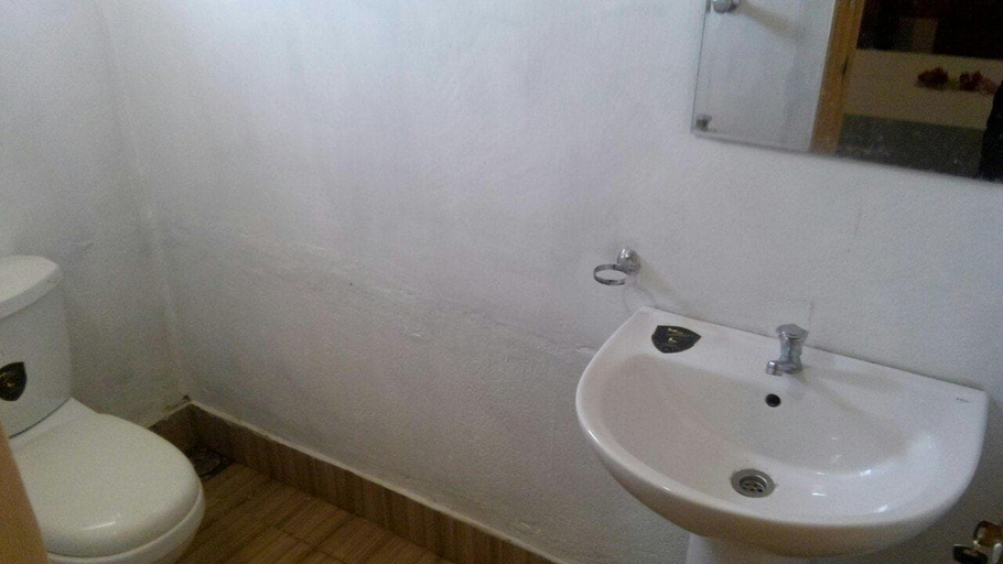 Bathroom 3, Sunntop Cabana, Trincomalee Town and Gravets
