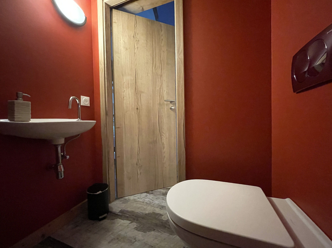 Bathroom 5, Le Refuge du Rempart, Bas-Rhin