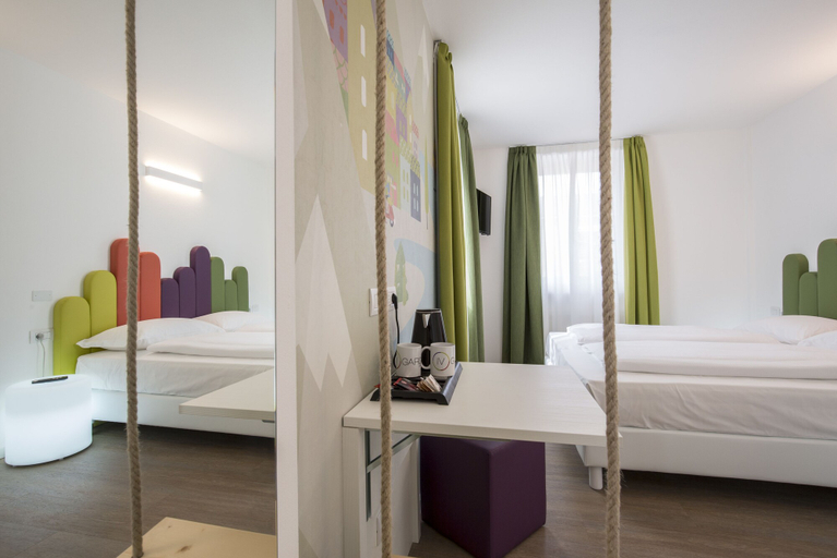 Bedroom 4, Holiday IV Gardan, Trento