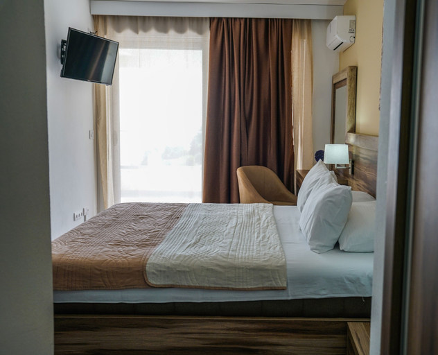 Bedroom 3, HOTEL MEDITERRANEO LIMAN free private beach for hotel guest