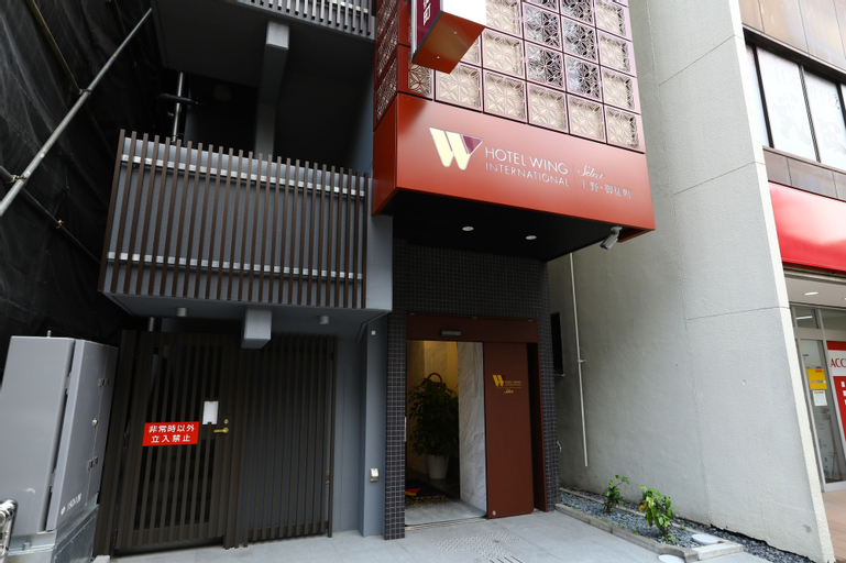 Exterior & Views 21