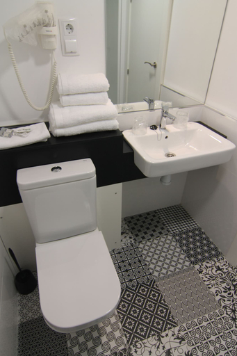Bathroom 4, Hostal Aslyp 114, Barcelona