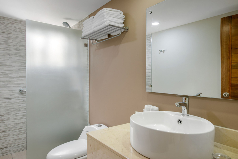 Bathroom 4, Emotions by Hodelpa Puerto Plata - All Inclusive, San Felipe de Puerto Plata