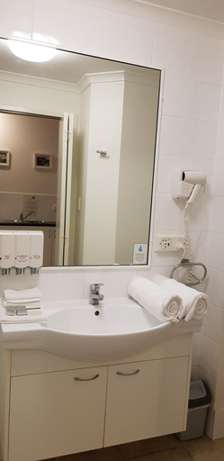 Bathroom 4, Reef Palms Motel, Cairns