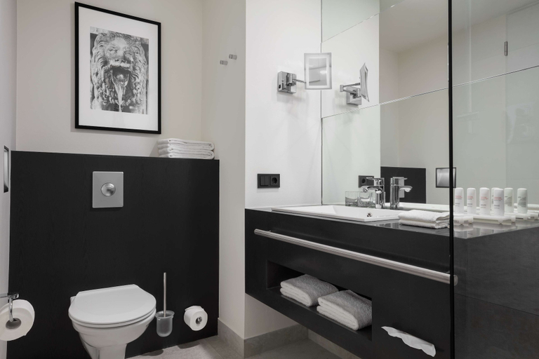 Bathroom 4, Radisson Blu Köln, Köln