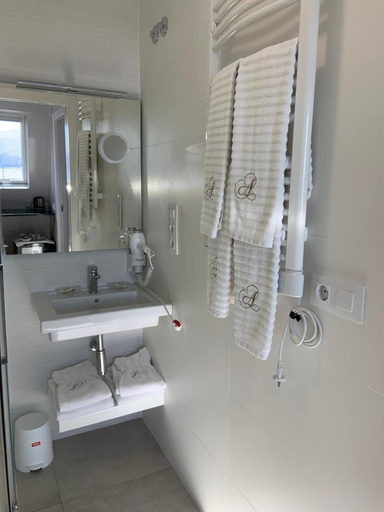 Bathroom 4, Hostal Antolín, Pontevedra