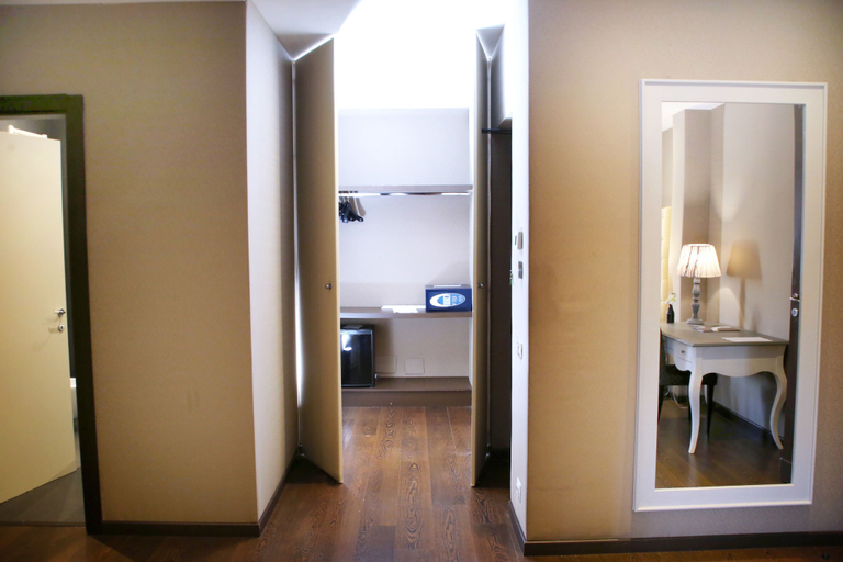 Bathroom 5, TH Roma - Carpegna Palace, Rome