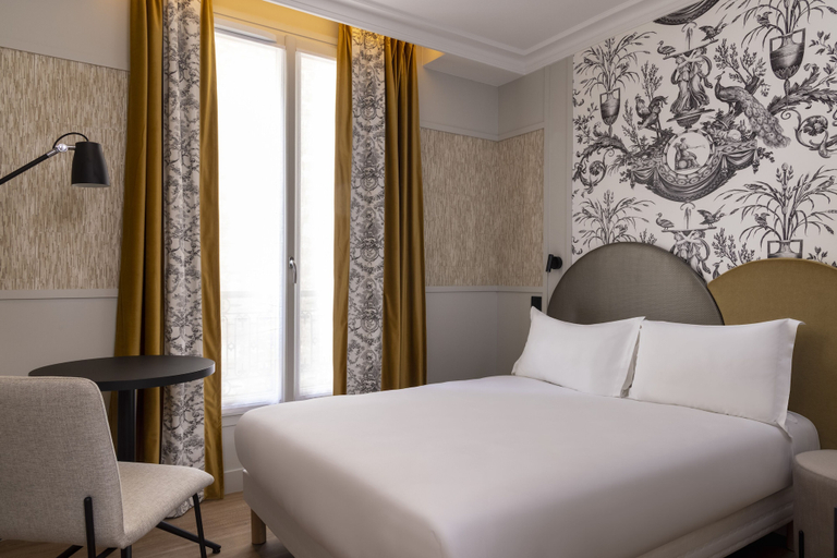 Bedroom 4, Grand Hotel Leveque, Paris