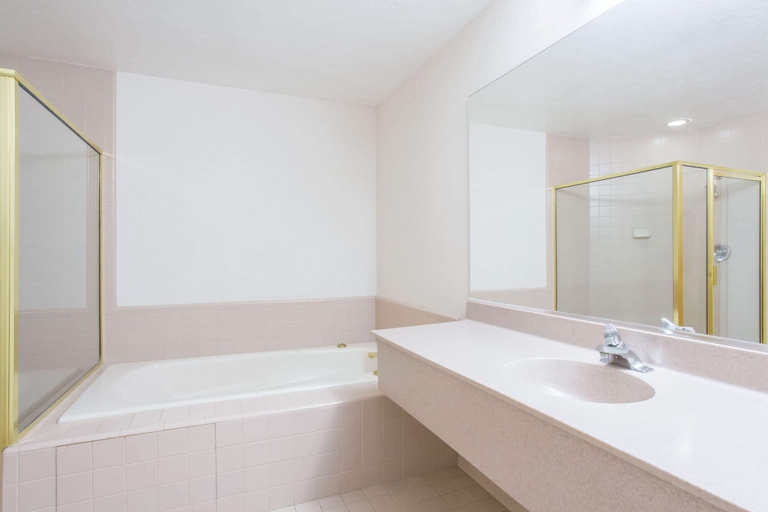 Bathroom 4, Ramada by Wyndham St George, Washington