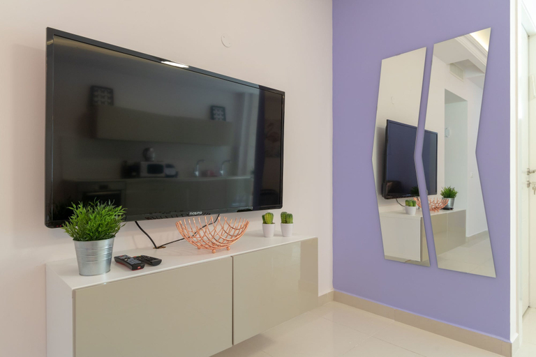 Bathroom 4, Full Option 9 People Central Location