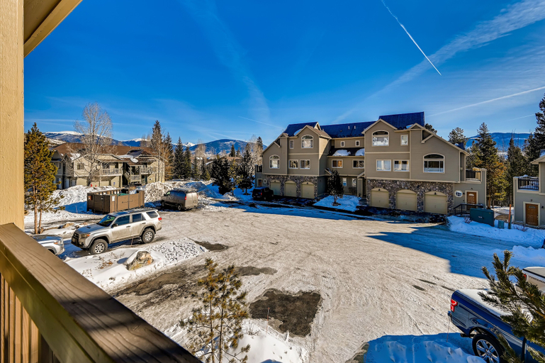 Exterior & Views 2, The Pointe Town Homes by CRMR, Summit
