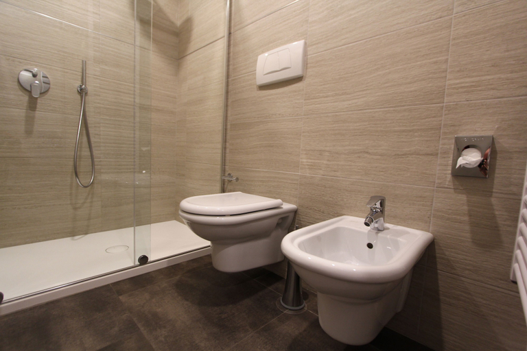 Bathroom 5, Hotel Villa Rosa, Trento