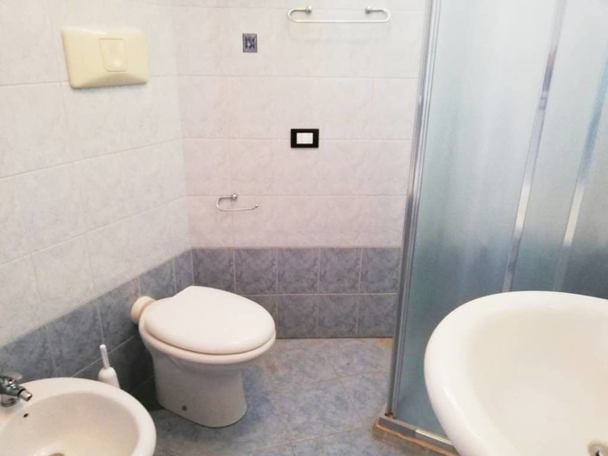 Bathroom 2, Casa Barbara, Lecce
